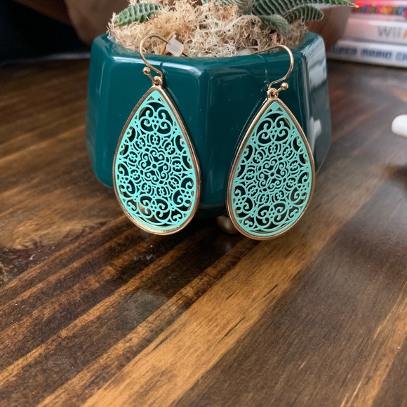 Filigree Tear Drop Earrings Mint - Picture 3 of 6